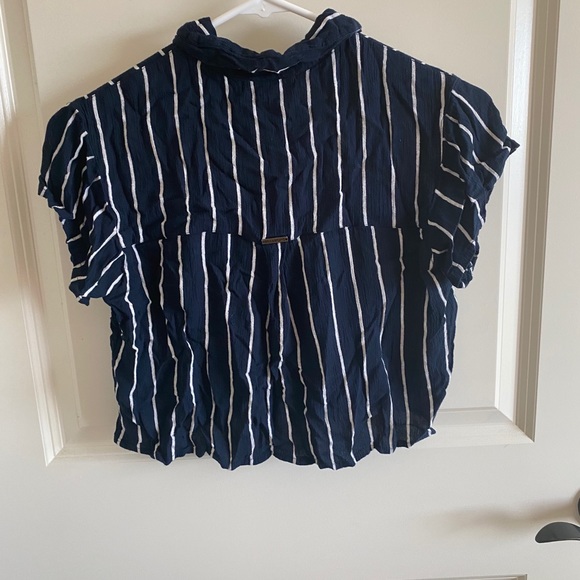 Billabong Cropped Button-up - Picture 2 of 4